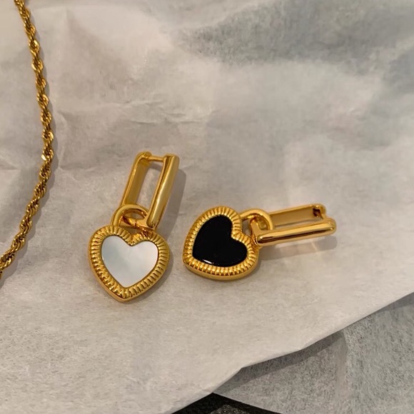 Double Sides Shell Heart Earrings | 18K Yellow Gold Plated NEW - Picture 6 of 6